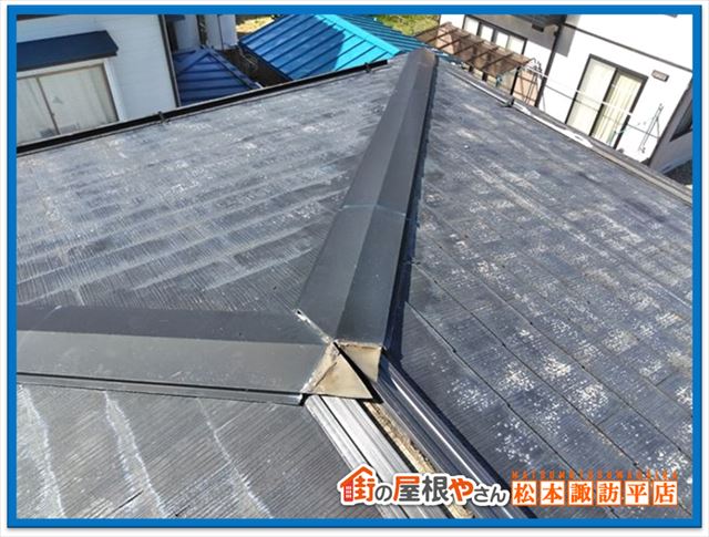 下諏訪棟板金交換工事　棟板金取り付け